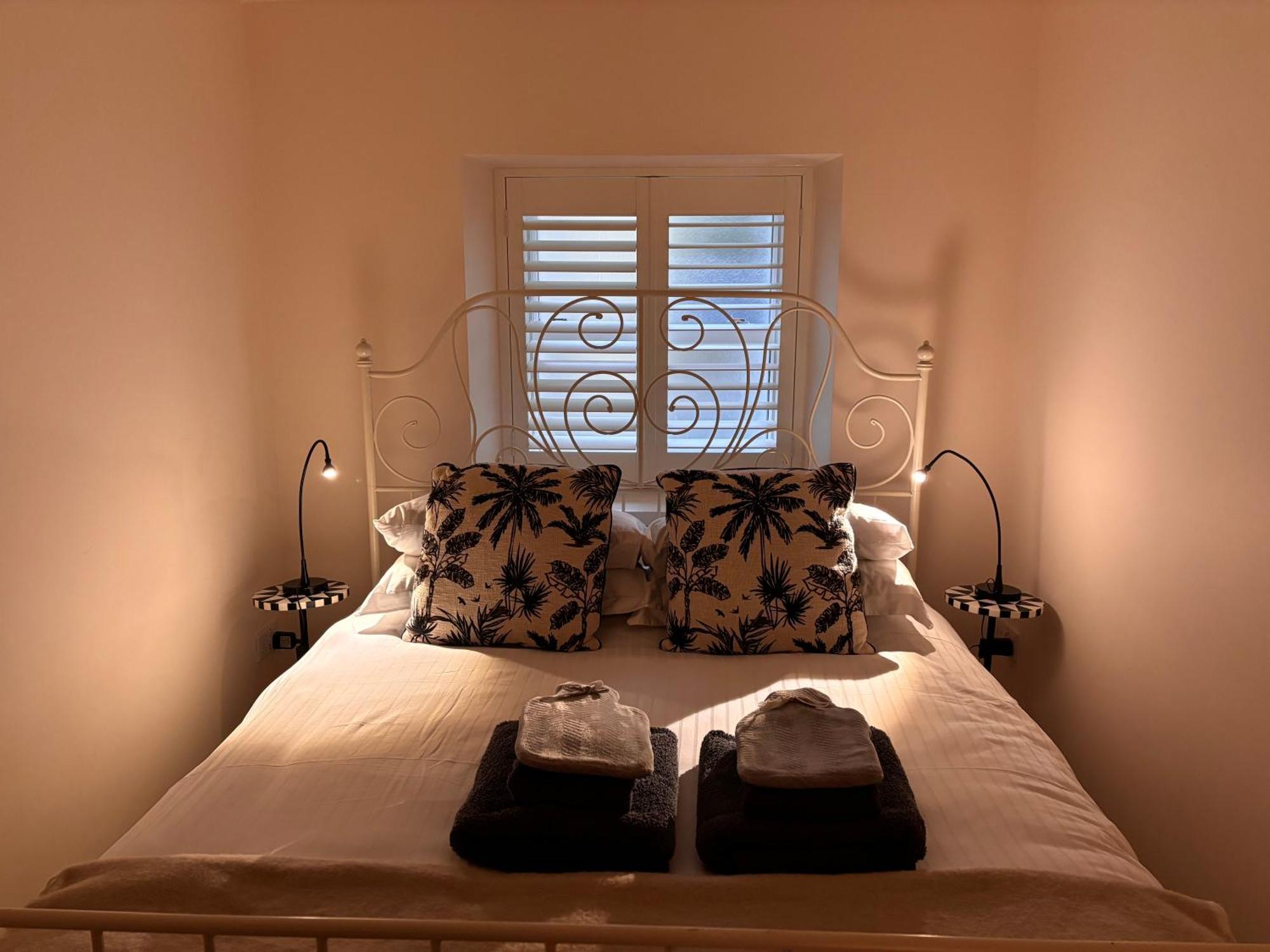 Luxurious 2 Bedroom Apartment With Sea View In Monkstown Blackrock  Exterior foto