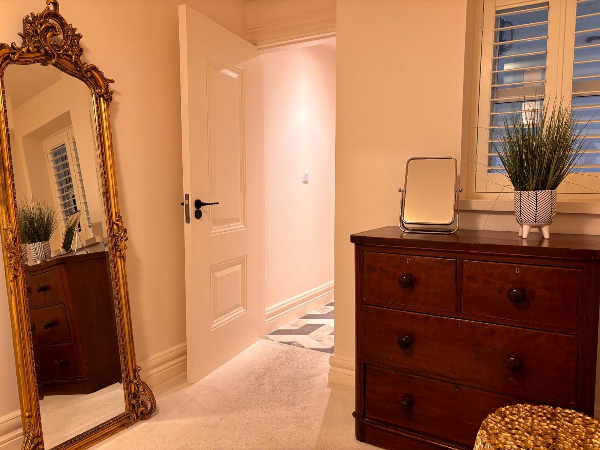 Luxurious 2 Bedroom Apartment With Sea View In Monkstown Blackrock  Exterior foto